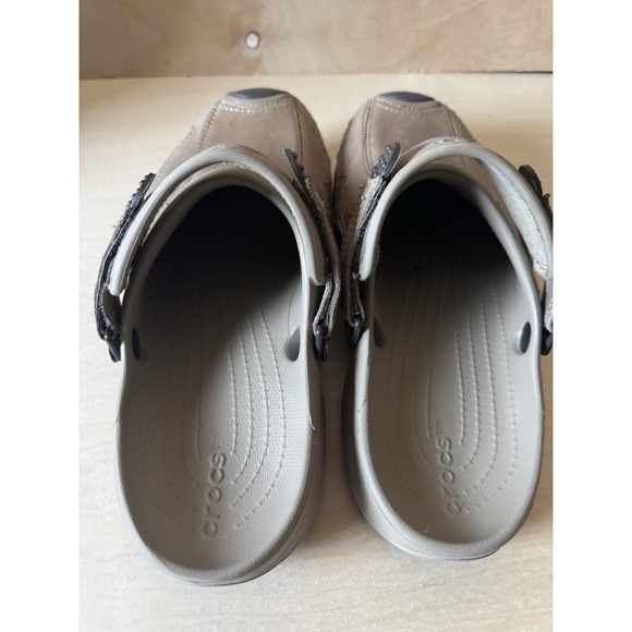 Crocs Swiftwater Mens Size 8 Brown Casual Classic Leather Slip On Clogs Sandals - Picture 2 of 5